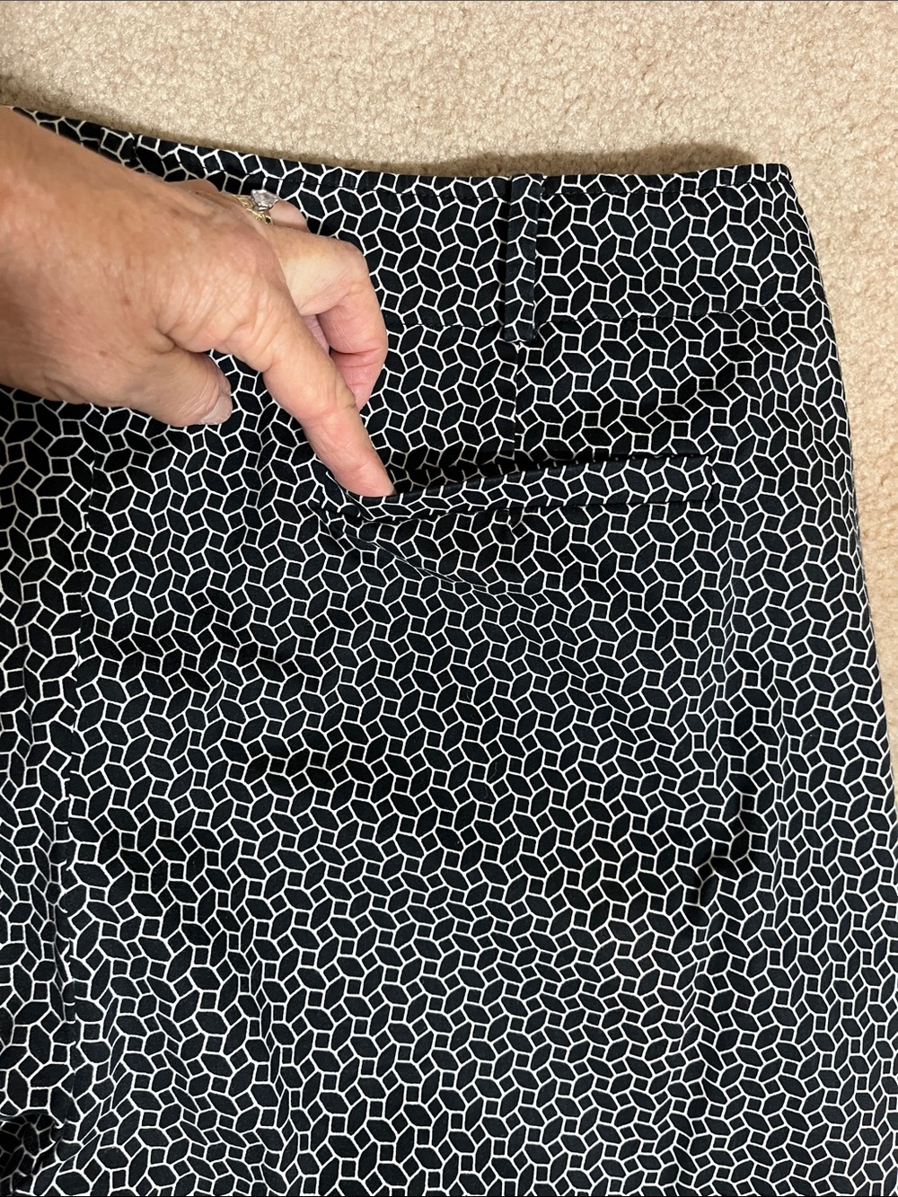 Talbots Black & White Geometric Stretch Pants Size 16 | Office to Resort Style - Picture 10 of 12